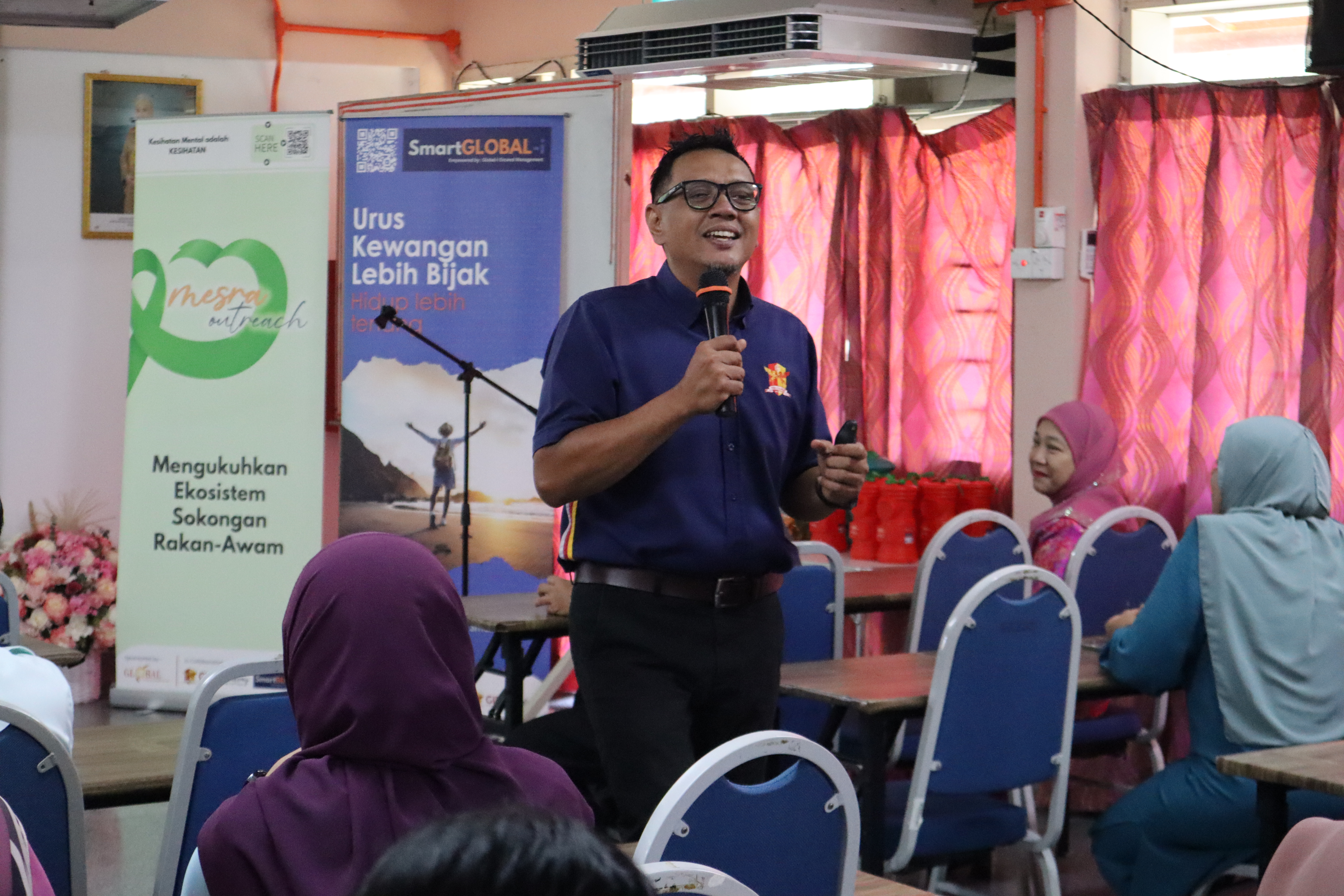 Imej inisiatif CSR membantu komuniti